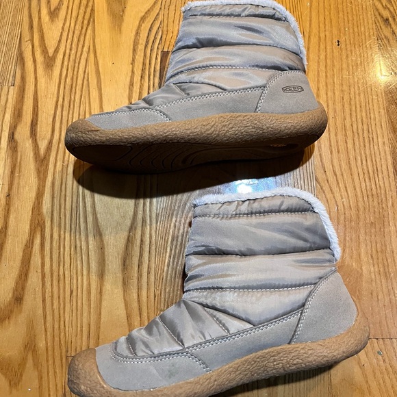 KEEN Women's Howser Quilted Cozy Ankle Boot Grey 6.5 Winter Snow Rain - Picture 3 of 6